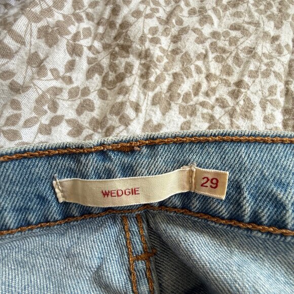 Levis wedgie fit jeans, size 29 - Picture 2 of 4